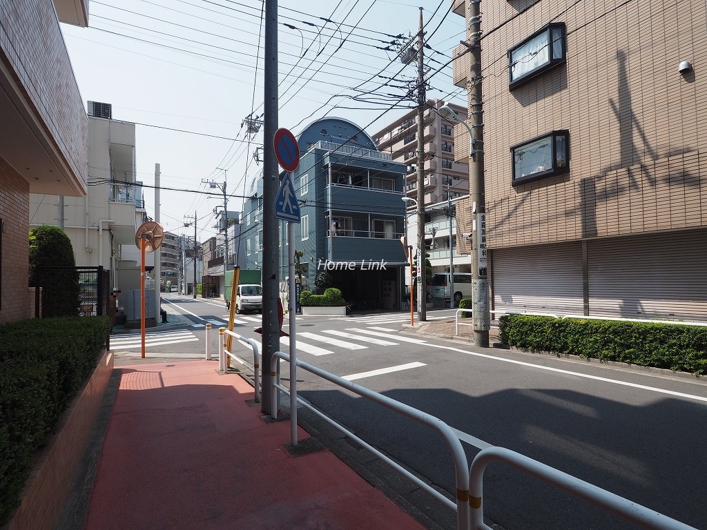 ライオンズマンション浮間公園　前面道路歩道